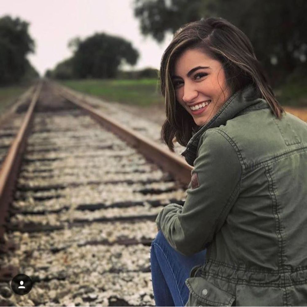 Meet your Posher, Lina